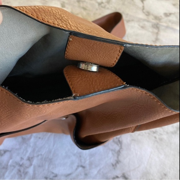 ❗️sold in garage sale❗️ Carmel cognac leather tote - Picture 9 of 15